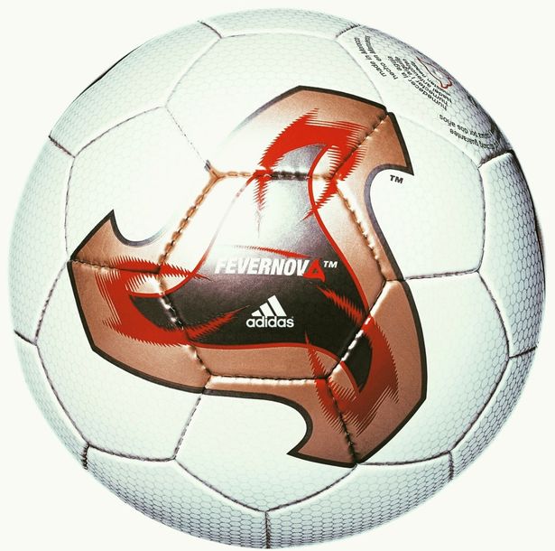 تۆپی فێڤێرنۆڤا بۆ مۆندیالی 2002 لە کۆریای باشوور و ژاپۆن